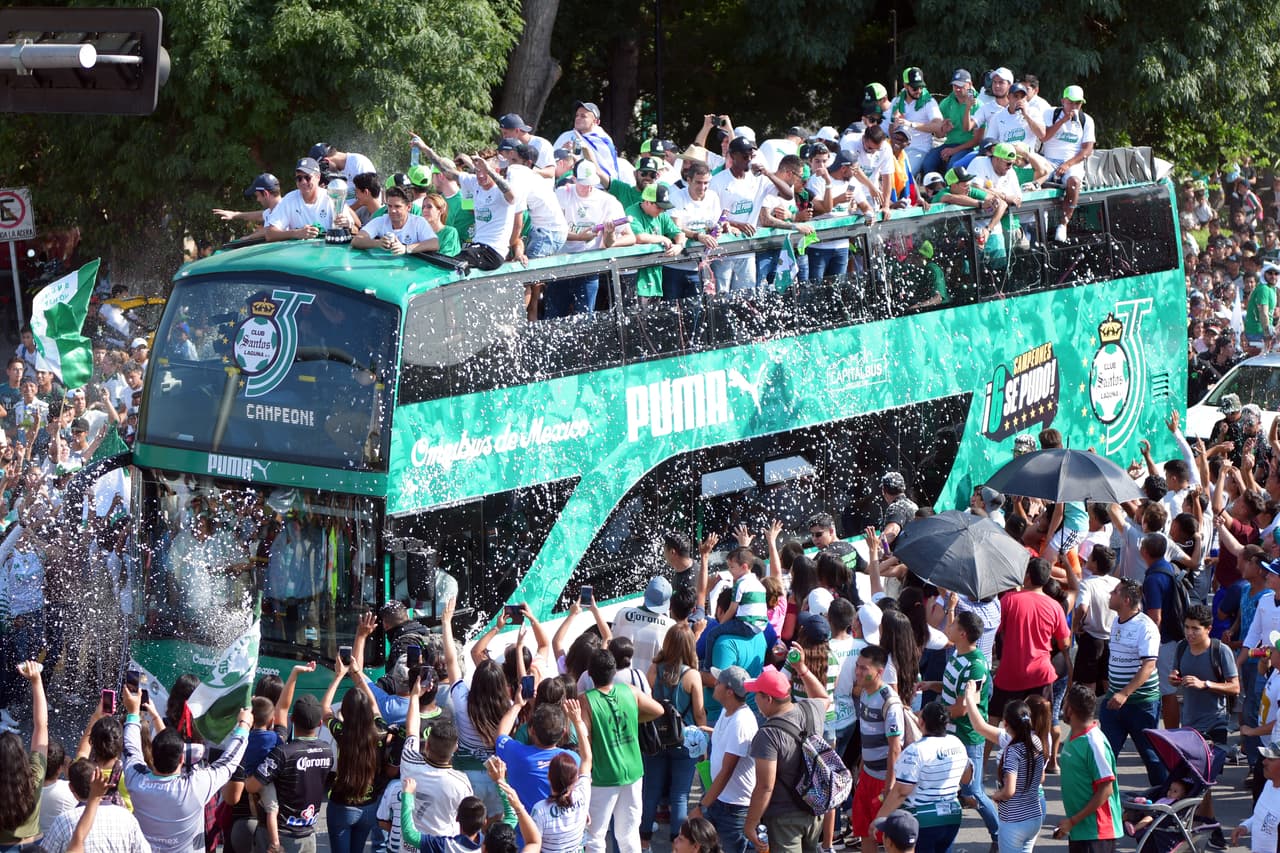 <b>El primer campeón de la 'nueva era' fue albiverde</b>
<br>Los Guerreros de Santos Laguna fueron el primer campeón en la campaña Invierno 1996 y son, junto a Pachuca, los segundos equipos más ganadores tras haaber conseguido 6 títulos. Ambos conjuntos han conseguido estos campeonatos desde la nueva era en el futbol mexicano.