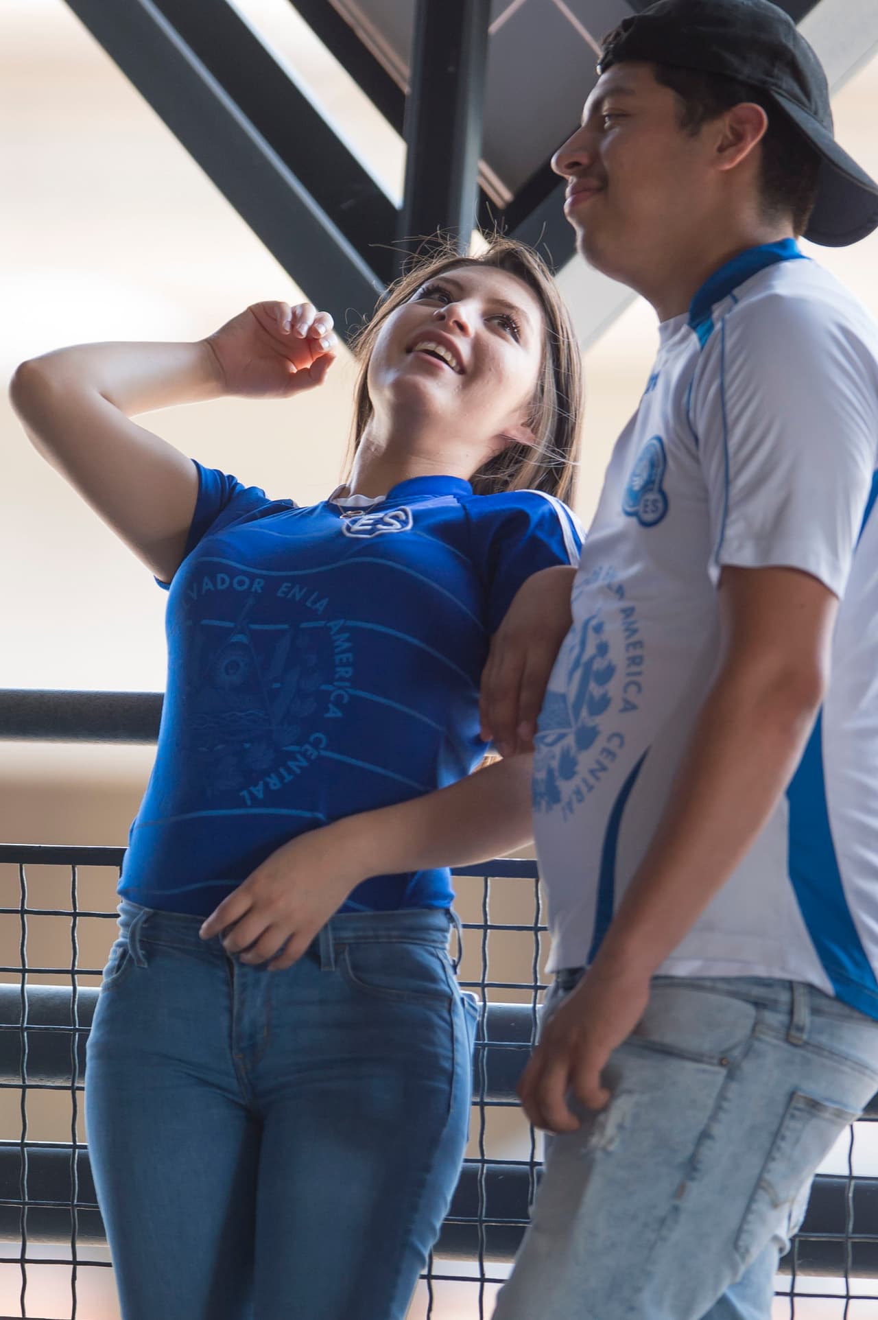 Tambien los amigos ¿o la pareja? El caso es que había buen ambiente entre los aficionados.