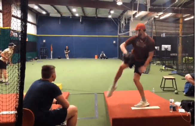 Los Chicago Cubs fichan a adolescente que lanza a 105 mph