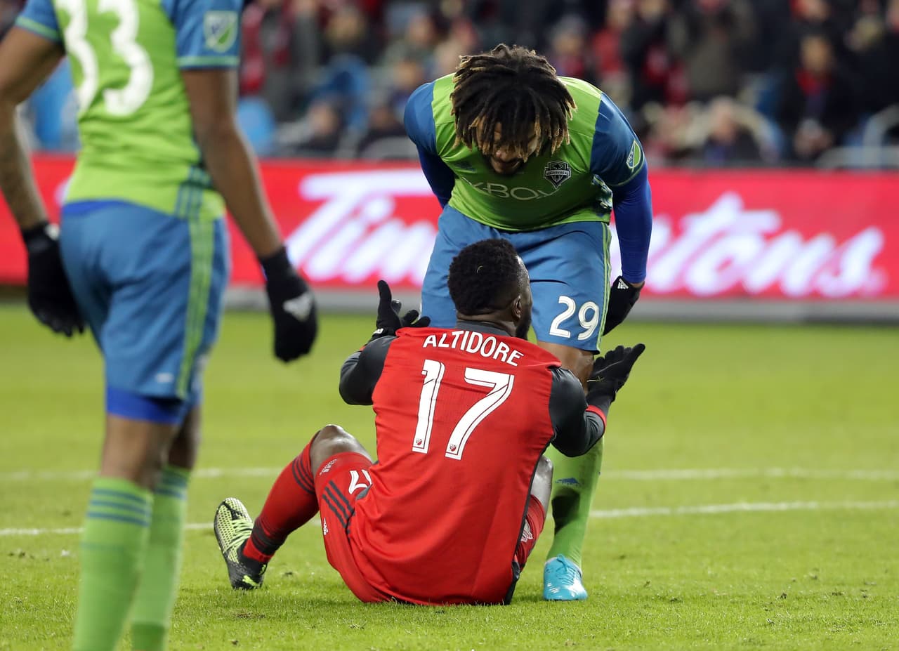 El panameño Román Torres estuvo cerca de perder la cabeza tras sentirse superado por los rivales.