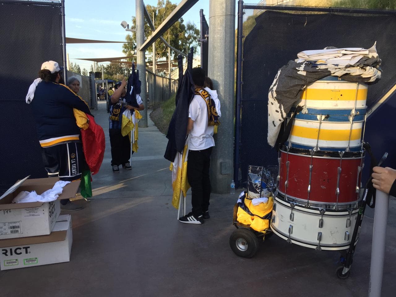 Los fanáticos de LA Galaxy alistaron la fiesta para un juego donde buscaban vencer para acercarse a la cima de la Conferencia Oeste.