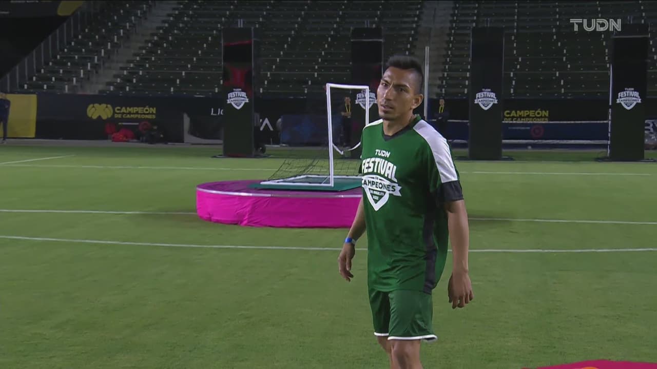 Stoichkov, Zamorano, Ramón Morales, Avilés Hurtado, Mané de la Parra y muchos más participaron en las dinámicas que pusieron a prueba su calidad y talento con el balón.