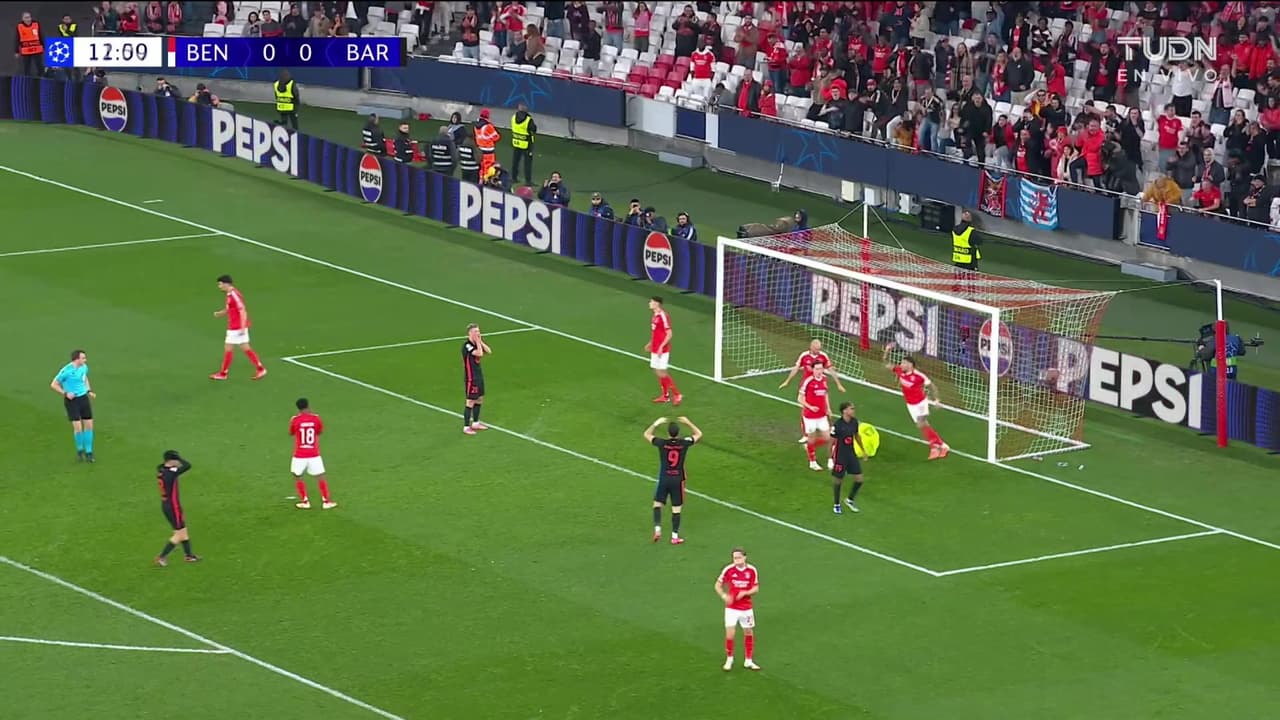 ¡Triple falla épica del Barcelona! Ningún jugador culé lo podía creer