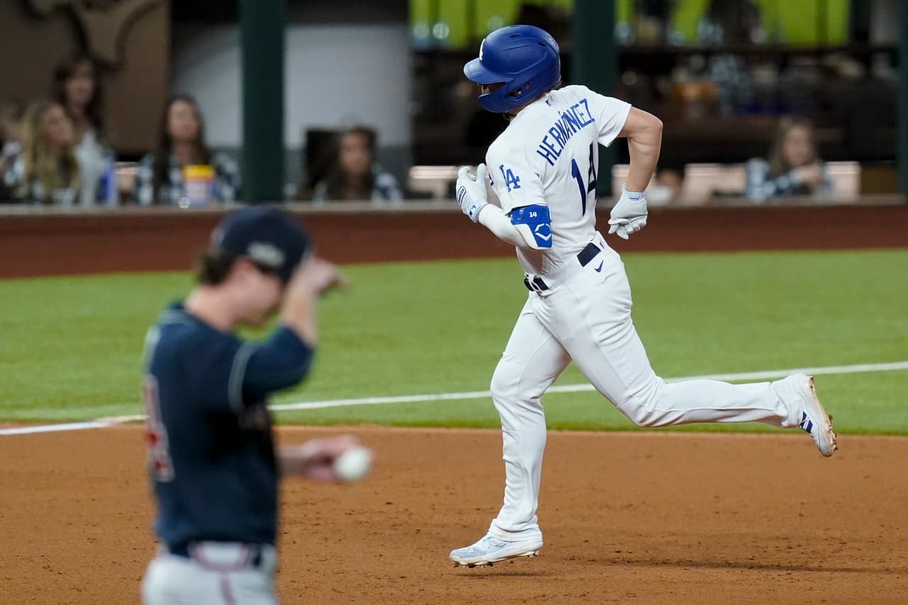 Los Angeles Dodgers lograron mantener el juego empatado duarnte 8 entradas y en la novena, los Braves se separaron al marcar cuatro carreras y firmar su victoria 5-1.