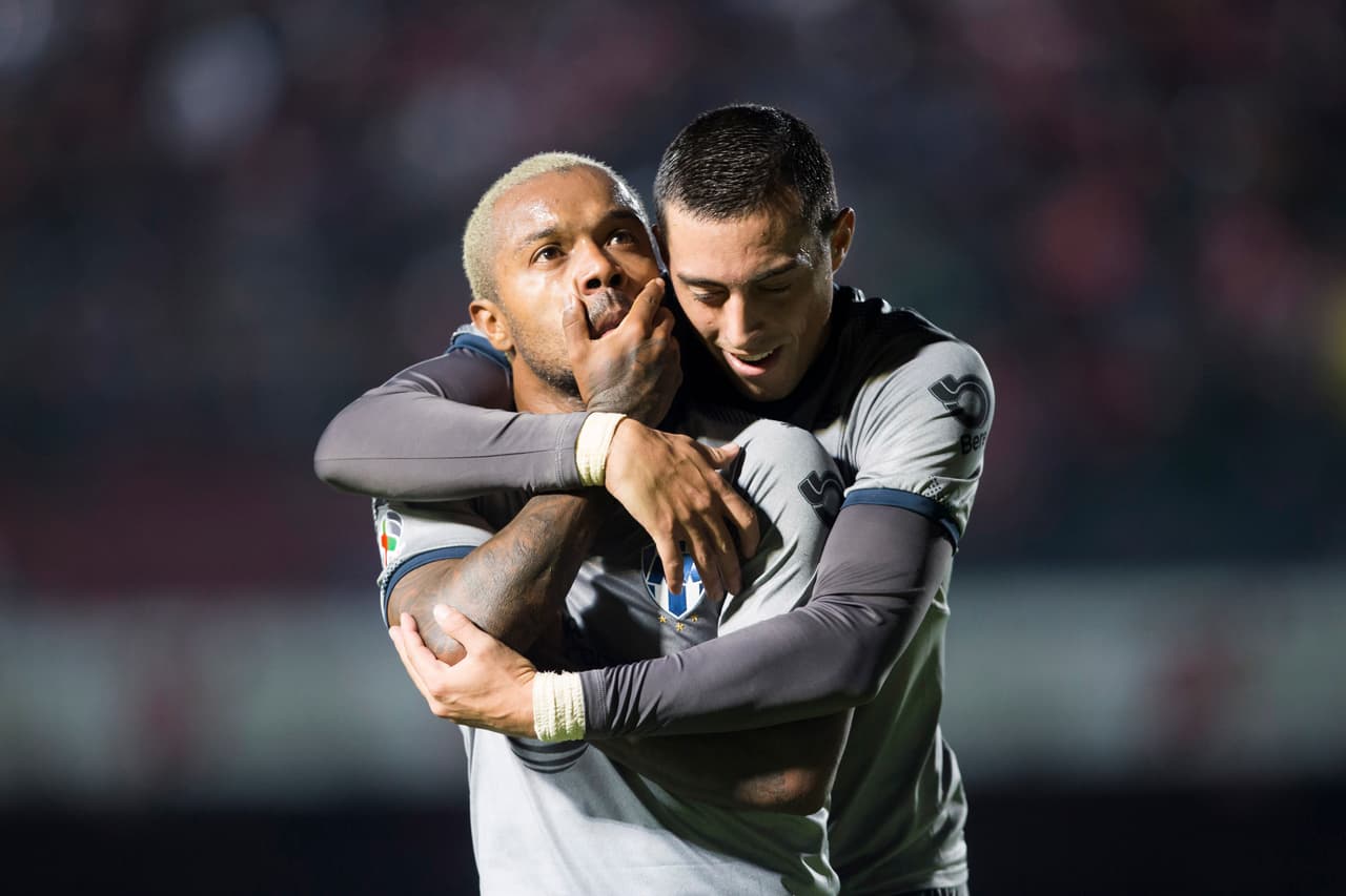 Pabón condujo el balón por varios metros, se internó entre la defensa de Veracruz que nunca lo presionó y disparó a placer para vencer el marco rival. Demasiadas las comodidades brindadas al atacante colombiano.