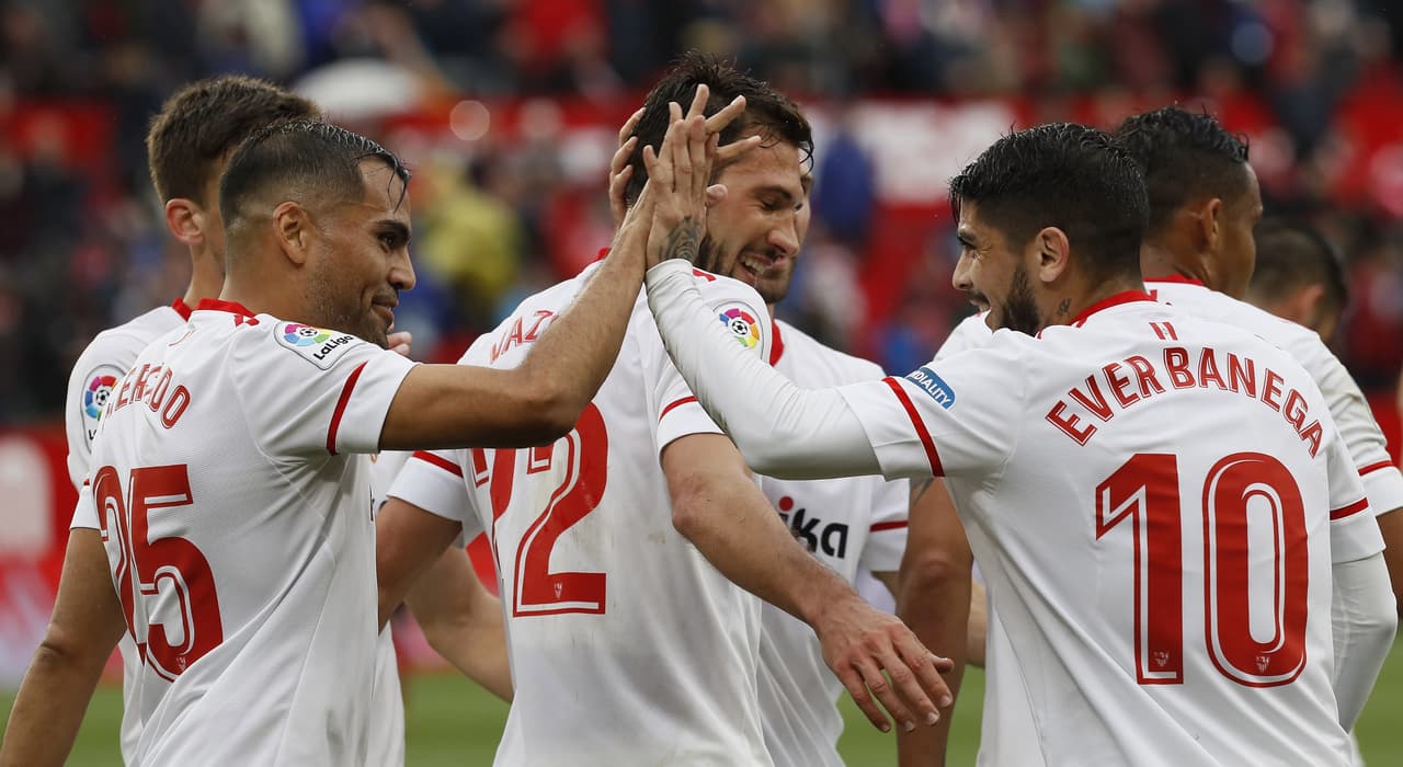 Con goles de Luis Fernando Muriel y Franco Vázquez, el Sevilla consiguió un triunfo aletnador que lo mantiene en la zona de Europa League para la próxima temporada.