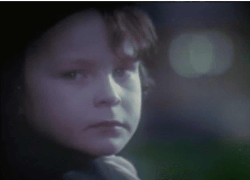 Fue el gran avance de Donner en la pantalla grande, ya que la película se convirtió en una de las más taquilleras de 1976, pues la película sigue a una familia que descubre a su hijo pequeño es en realidad el Anticristo.