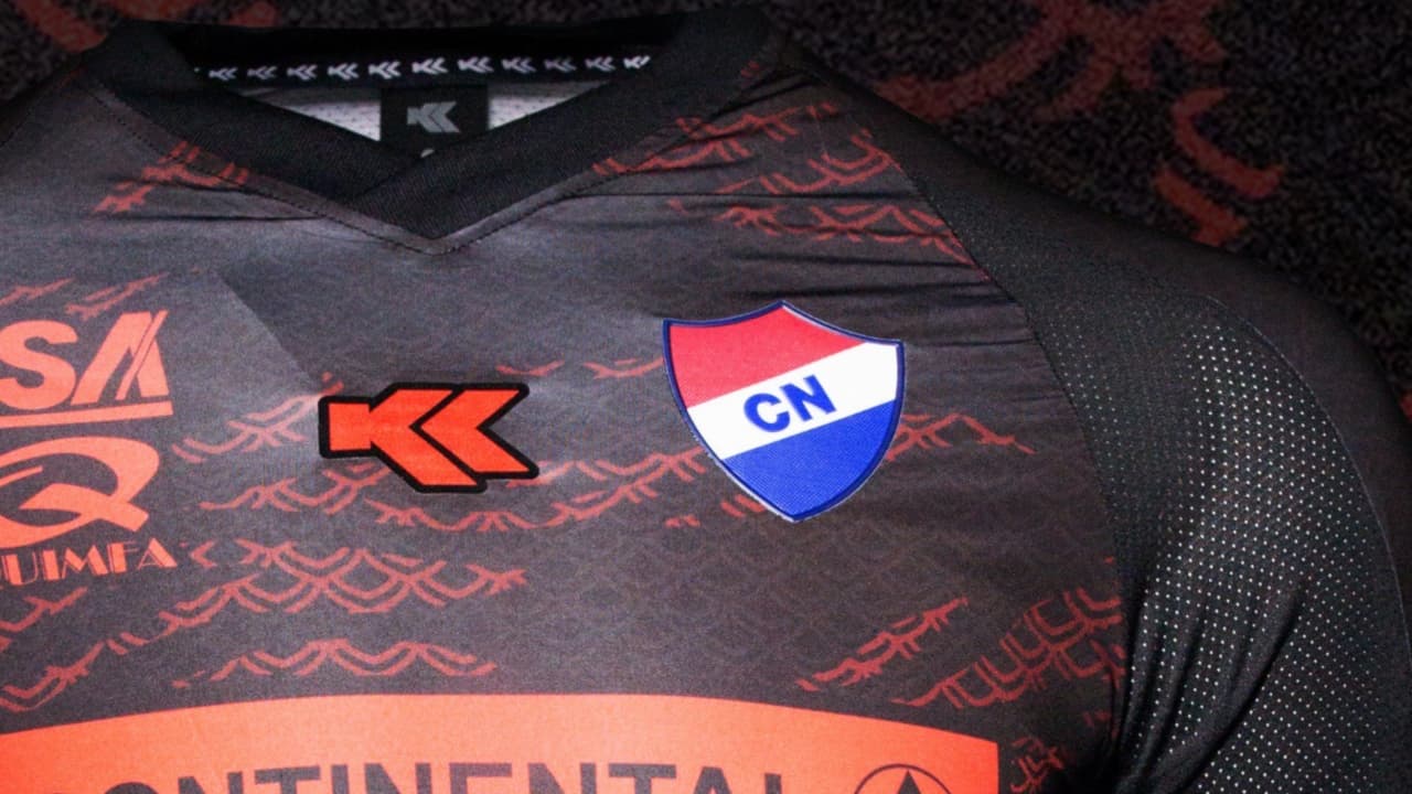 Será el Club Nacional de Asunción el que porte con orgullo esta playera en el fútbol paraguayo.