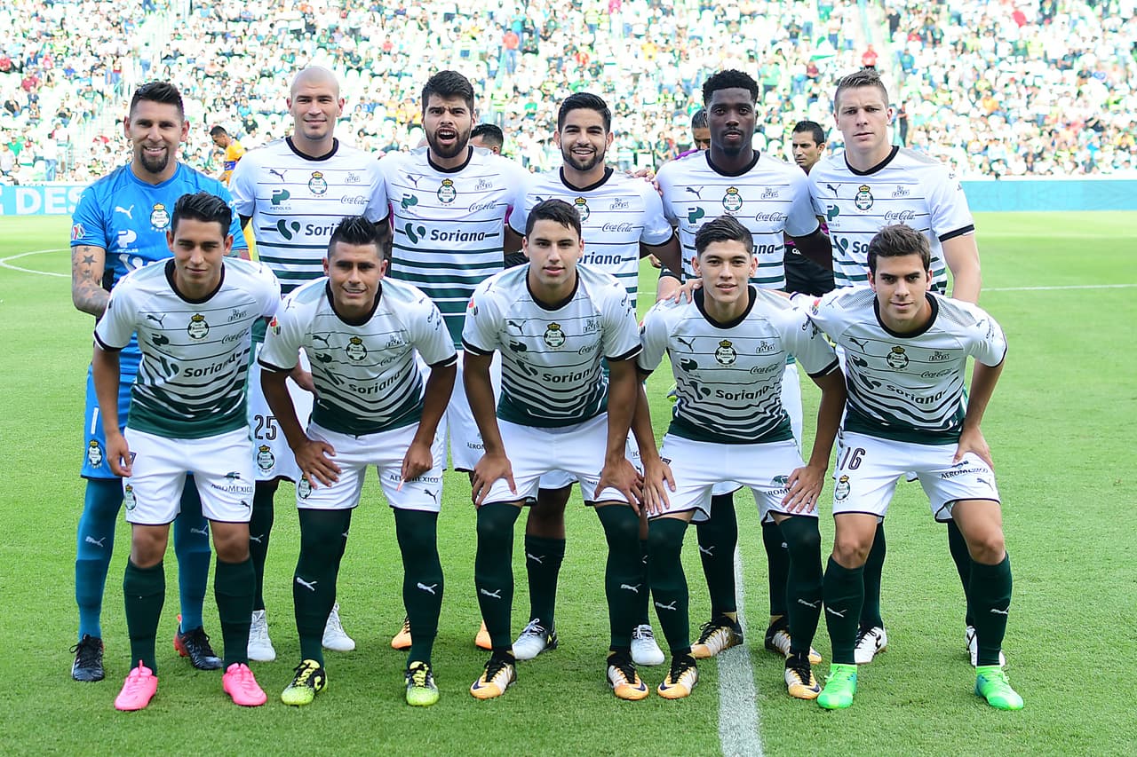 Los once de Santos Laguna: Orozco; Arteaga, Araujo, Enríquez, Sánchez; Sandoval, De Buen, Martínez, Rivas; Djaniny, Furch.