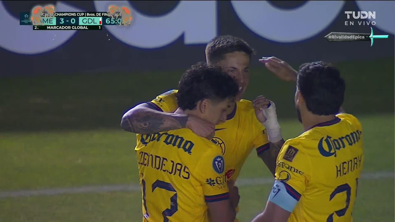 ¡Gol de las águilas! Zendejas empuja el balón al fondo de la red