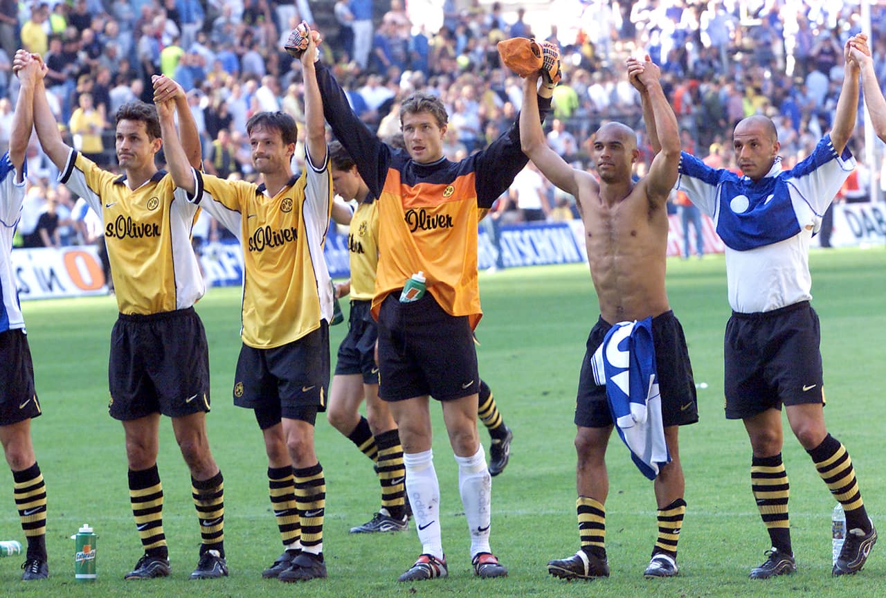 El Borussia Dortmund creció y emparejó un poco el dominio de los de Gelsenkirchen.