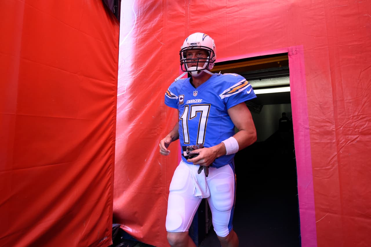 Por primera vez en la historia de la NFL, ocho equipos entrarán en esta temporada con el mismo mariscal titular por lo menos en su décima temporada consecutiva, como es el caso de Philip Rivers de Los Angeles Chargers.