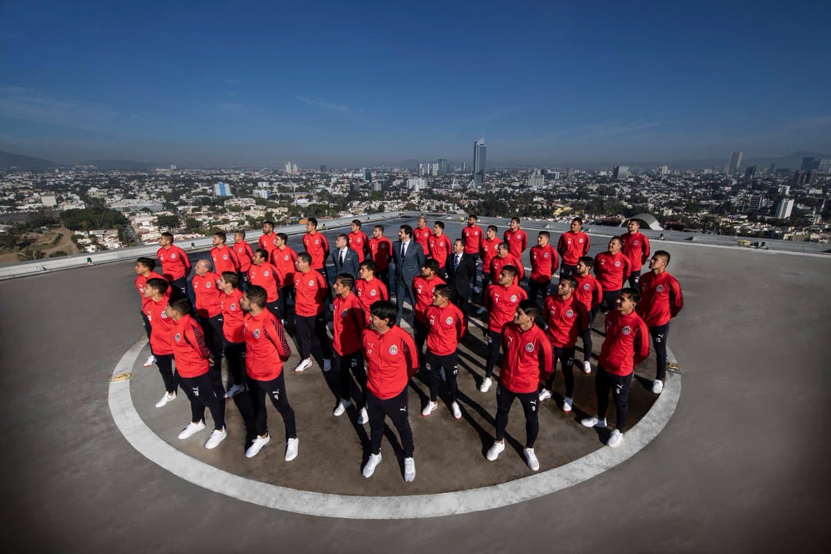 El cuadro tapatío posó para la foto oficial en la Perla de Occidente.