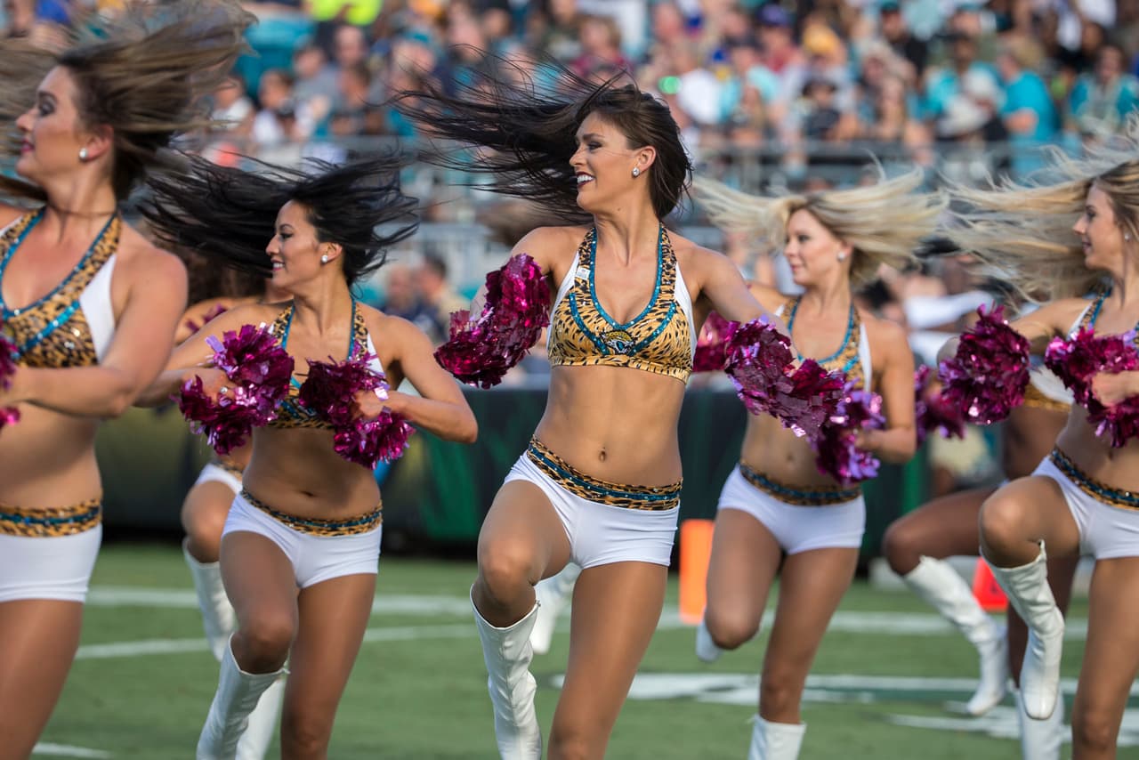Son hermosas, tienen energía y sus bailes le dan alegría al ambiente en los estadios de la NFL: sin duda, las porristas tienen un papel muy especial para el espectáculo del fútbol americano.