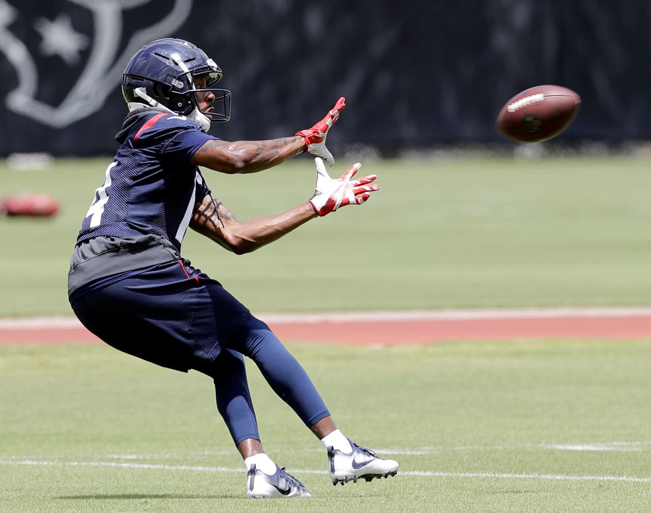 19. Houston Texans en NFL, 2.8 billones de dólares.