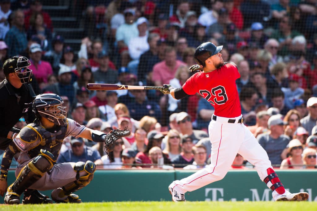 En la baja del quinto capítulo, Michael Chavis se enredó con la esférica y la mandó muy lejos por el jardín izquierdo, entiéndase por encima del célebre 'Monstruo Verde'.