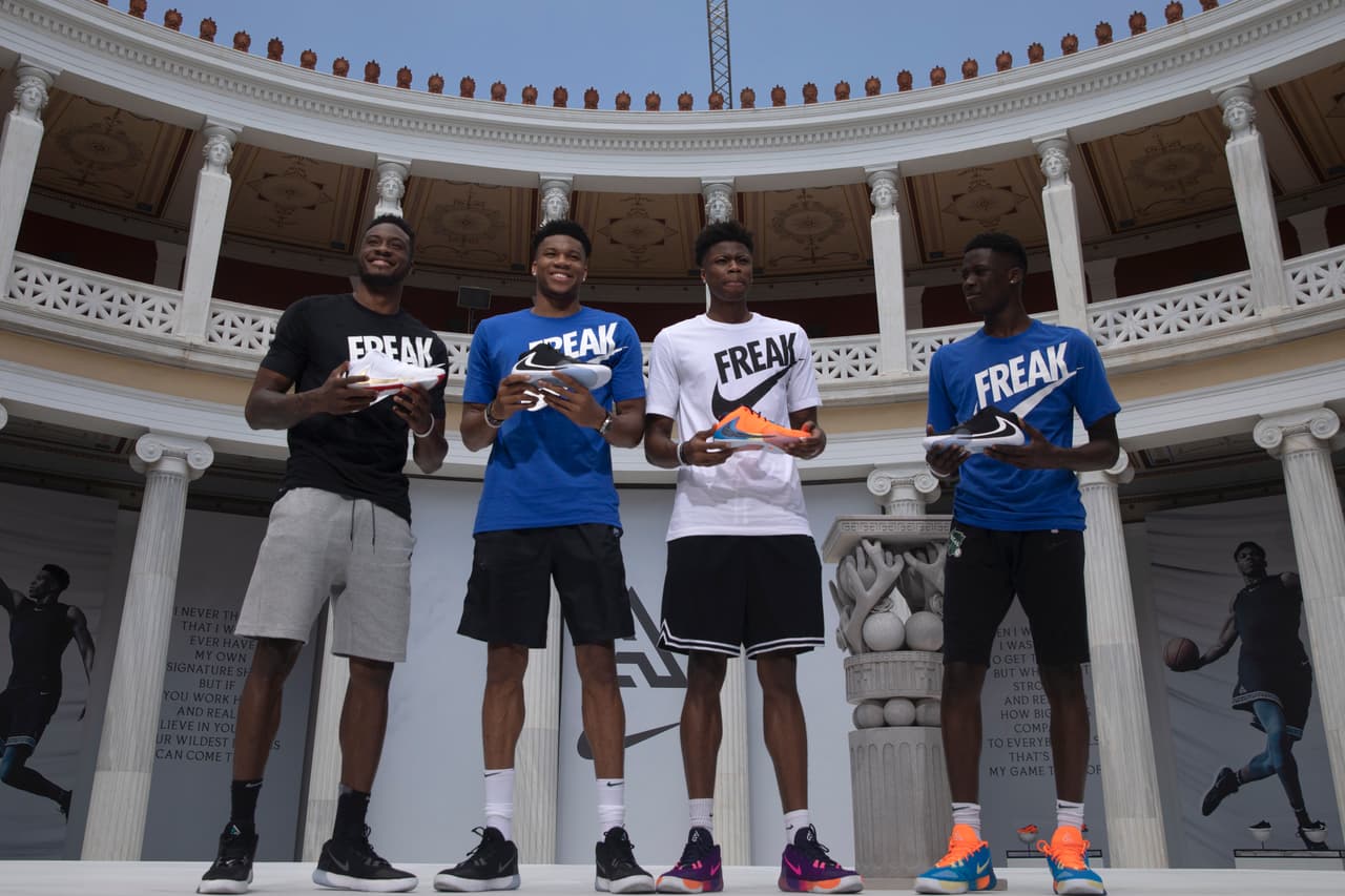 Giannis, Thanasis y Kostas Antetokounmpo.