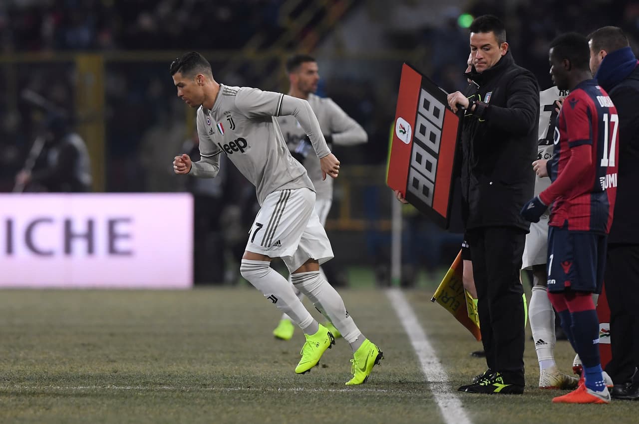 En el minuto 62' Cristiano Ronaldo (centro) reemplazó a Moise Kean. Igualmente en el complemento ingresó el argentino Paulo Dybala al 77'.