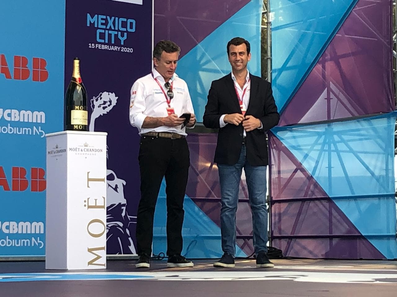 Con el último voltio de su batería arrebató la bandera de cuadros en el Autódromo Hermanos Rodríguez.