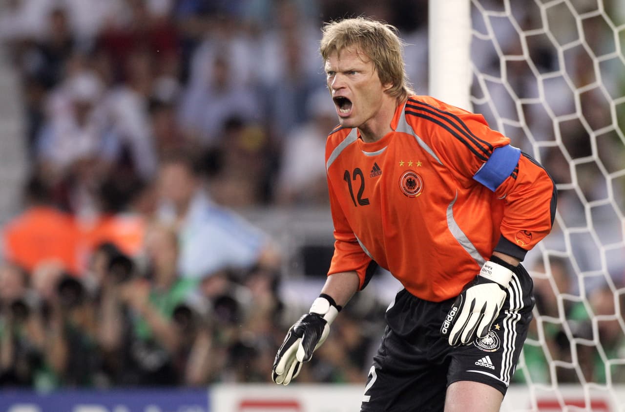 <b>14. Oliver Kahn (Alemania) - </b>No recibió gol en cinco partidos mundialistas.
