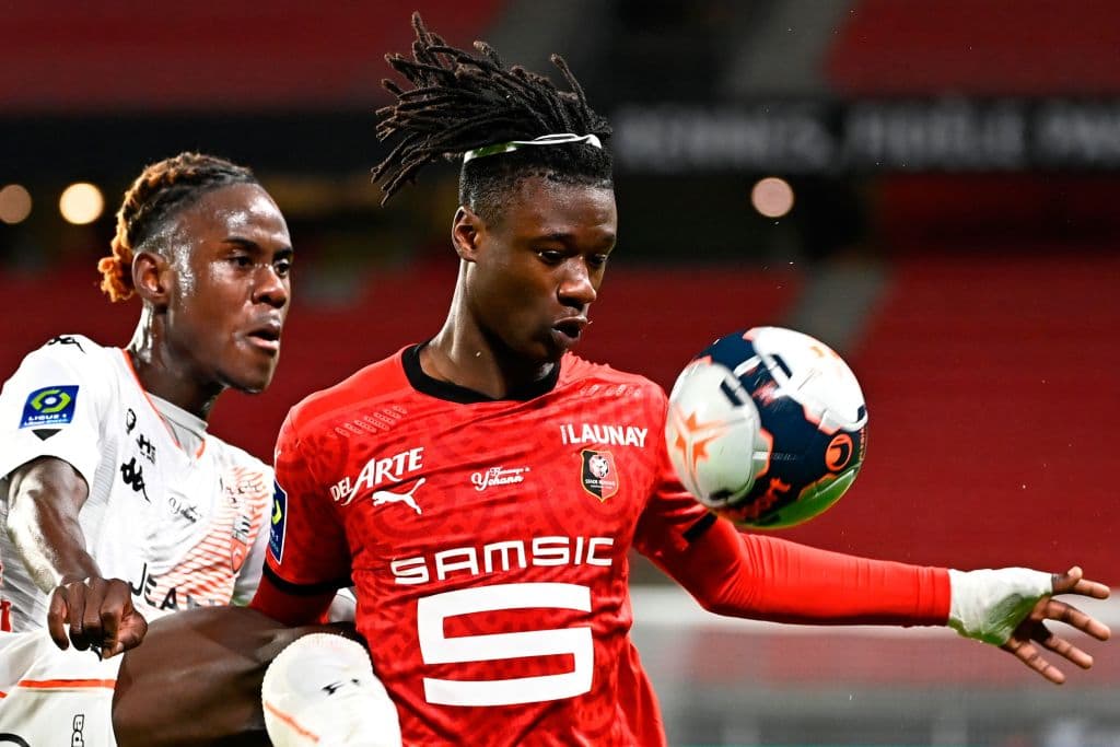 Rennes y Lorient repartieron puntos; su encuentro terminó en empate 1-1. El primer tanto del encuentro cayó por parte de Martin Terrier al minuto 14, pero llegó Quentin Bosgard casi al finalizar el encuentro para igualar el marcador en la Ligue 1.