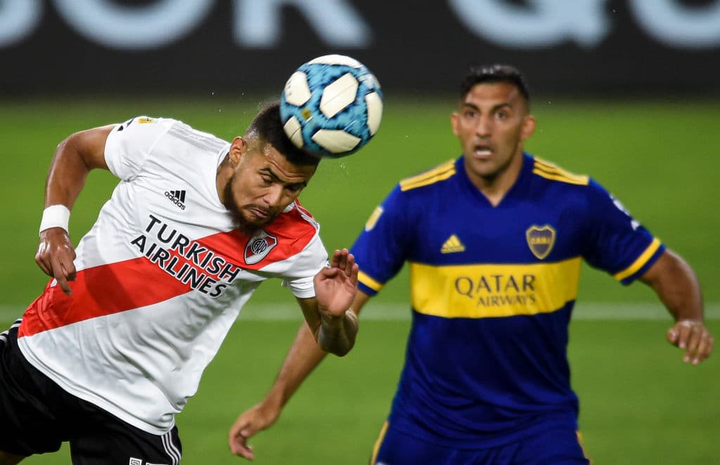 Con goles de Ramón Ábila y Sebastián Villa para Boca y gole de Federico Girotti y Rafael Santos Borré para River, el clásico argentino termina 2-2 en la Copa Diego Armando Maradona.