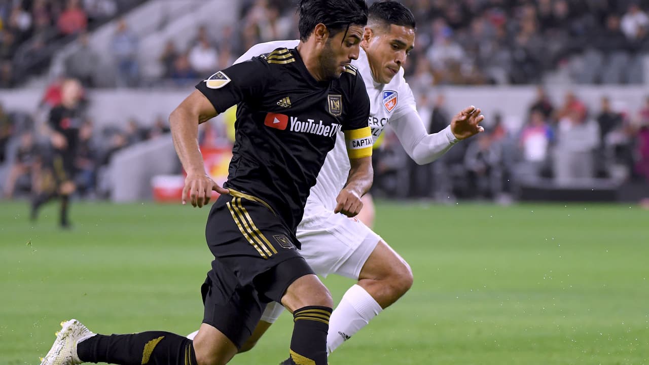 Vela busca ser líder de goleo y ganar el título el mismo año
