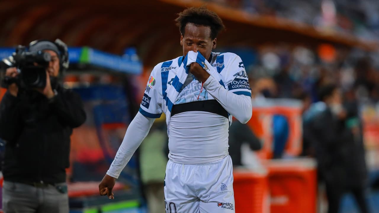 Romario Ibarra sale lesionado e inconsolable del Pachuca vs Cruz Azul