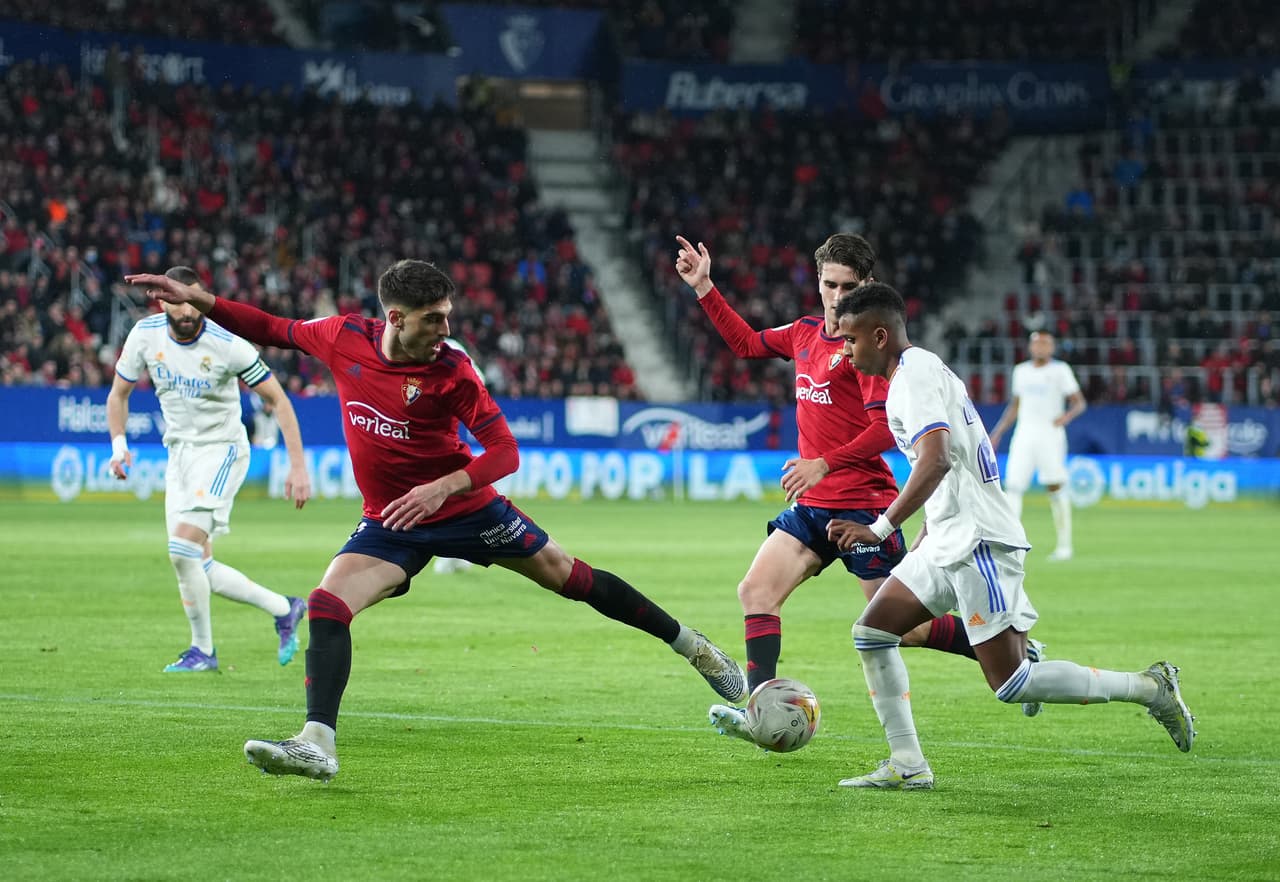 Real Madrid se plantó con mucha autoridad en El Sadar y consiguió un muy importante triunfo para ponerse muy cerca de alzar el título de LaLiga en la temporada 2021-22.