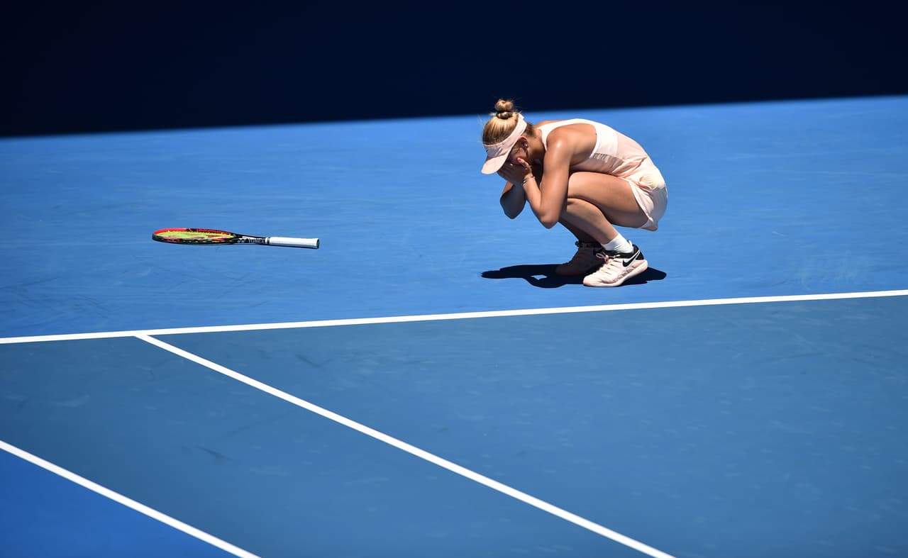 En el caso de la juvenil ucraniana Marta Kostyuk, las lágrimas fueron las invitadas en su emotiva celebración tras vencer a la local Olivia Rogowska con parciales 6-3, 7-5.