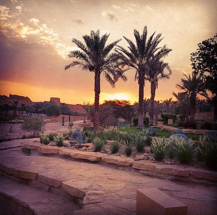 Arabia Saudita es un país de Asia Occidental y conforma parte de la Península Arábiga.