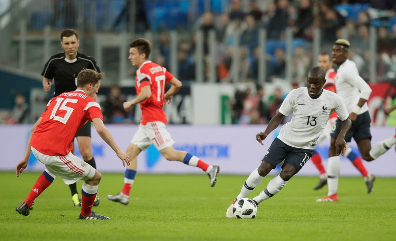 Francia volvió a ser más agresivo en las cercanías del arco de Andrey Lunev para ampliar la ventaja a su favor.