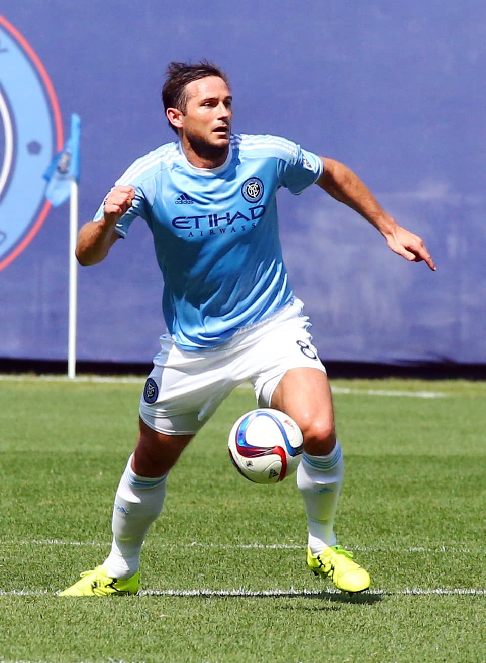 Frank Lampard - el debut del inglés con New York City F.C. se dio el primero de agosto de 2015. Fue suplente y entró al minuto 69. Su equipo terminó el partido con una derrota por 3-2 a manos del Montreal Impact.