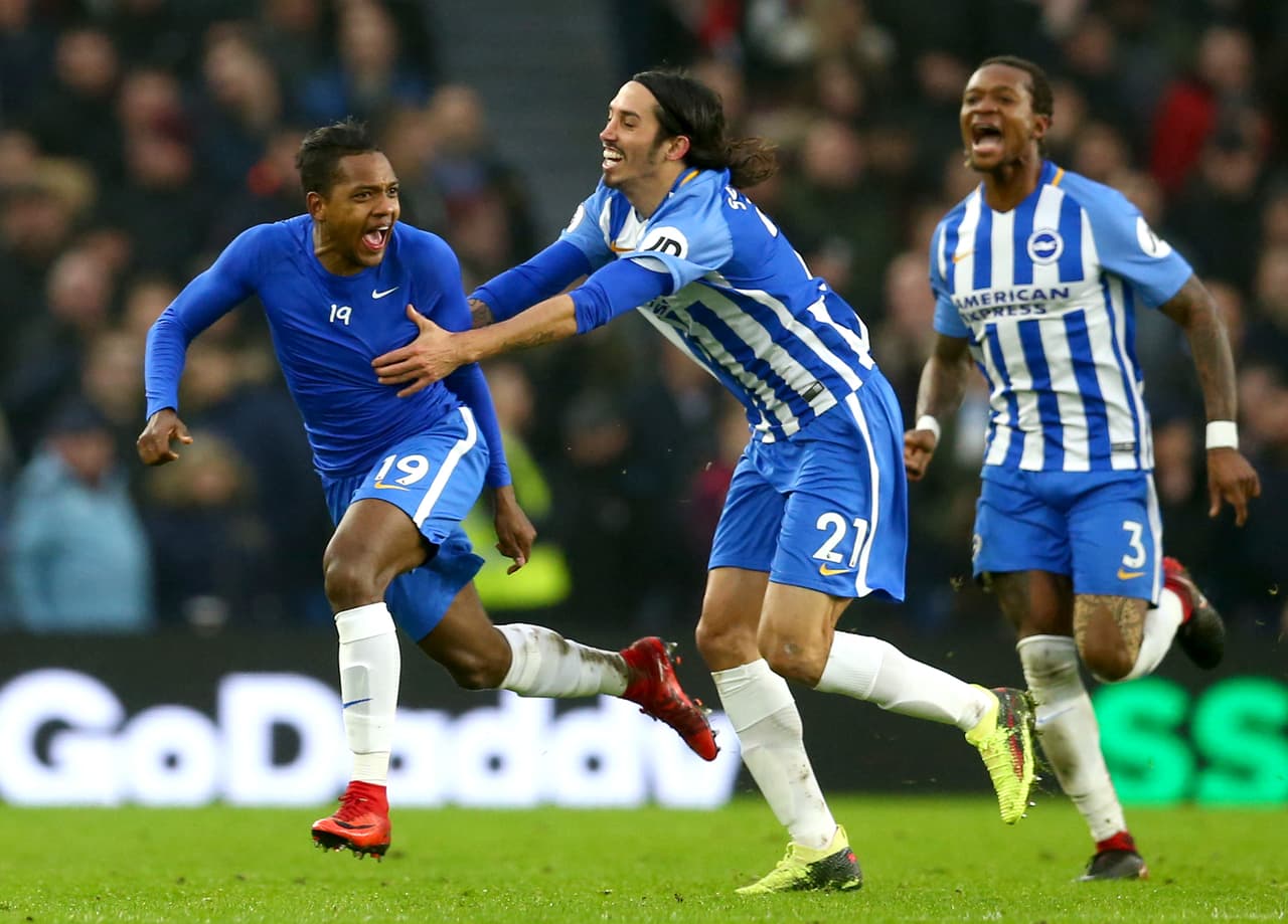 Además, lograba de esta manera su tercera anotación en Inglaterra y de qué manera.