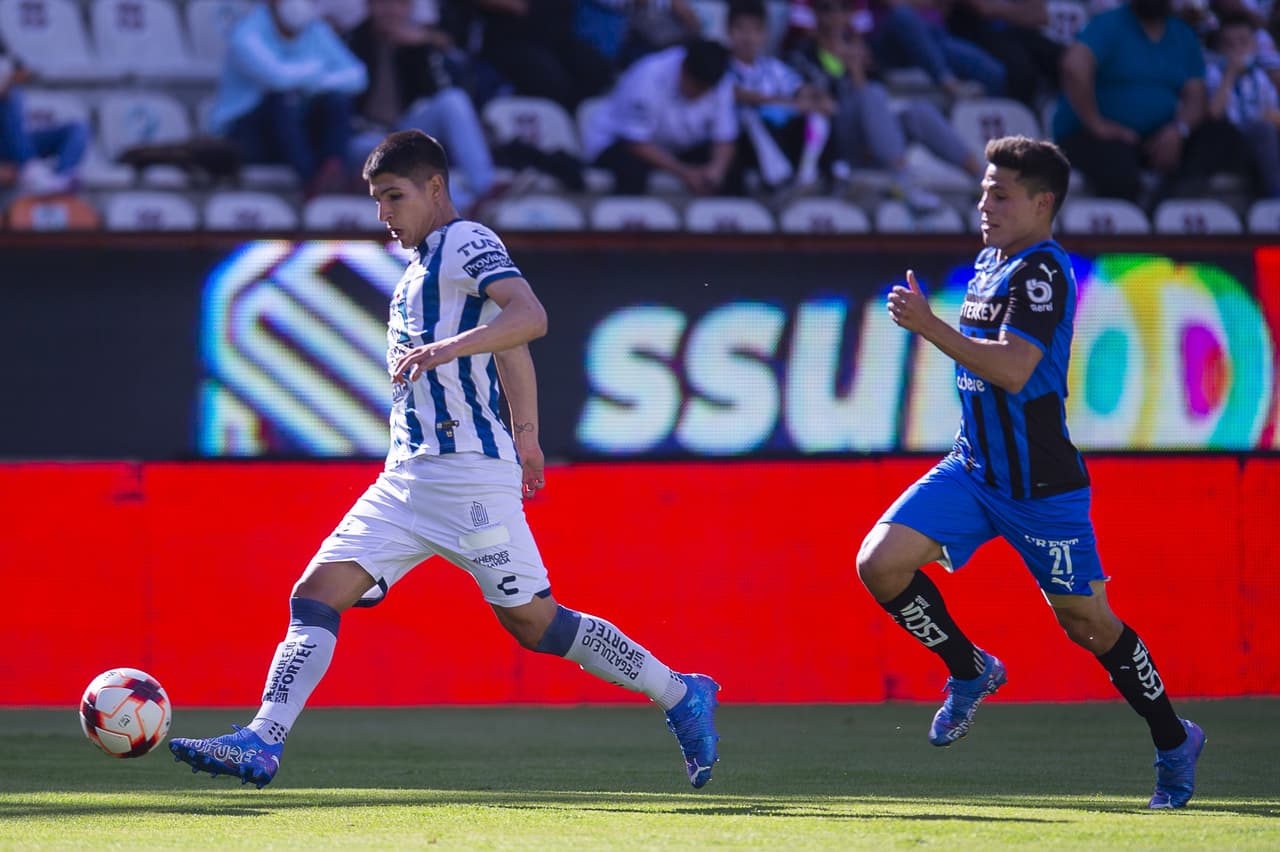Gracias a un doblete de Luis Chávez y otro golazo de Roberto de la Rosa, el Pachuca dio cuenta de los Rayados.