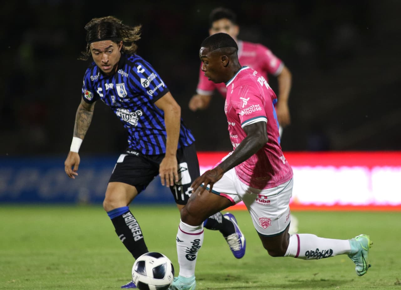 En la agonía del partido, Washington Aguerre soportó el vendaval ofensivo de Juárez y logró rescatar un punto para Querétaro.