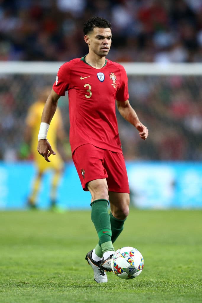 Képler Laverán Lima Ferreira mejor conocido como Pepe, nació en Maceió, Brasil, el 26 de febrero de 1983, pero se naturalizó para jugar con la selección de Portugal.
<br>