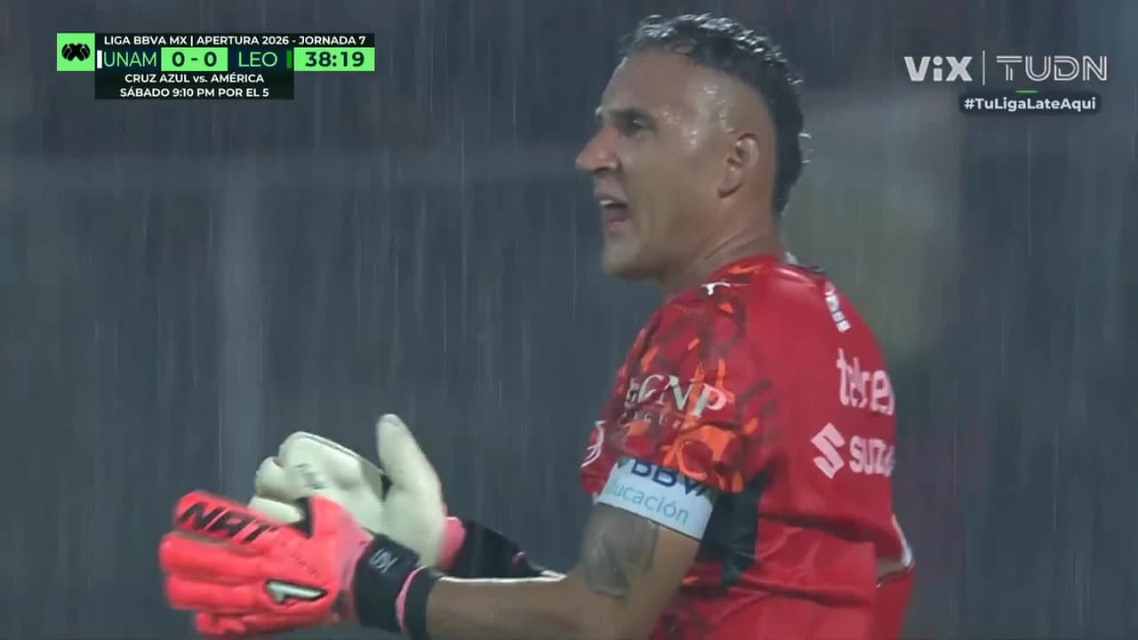 ¡Atajadón de Keylor Navas! El arquero auriazul evita el primero ante León