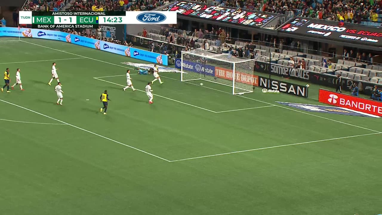 ¡GOL!  anota para Ecuador. Janner Corozo