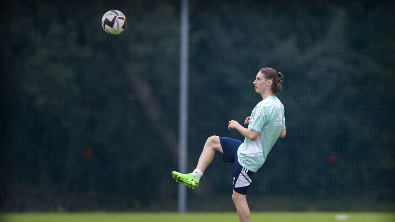 Marcelo Flores apunta para ser la novedad del Oviedo ante el Ibiza 