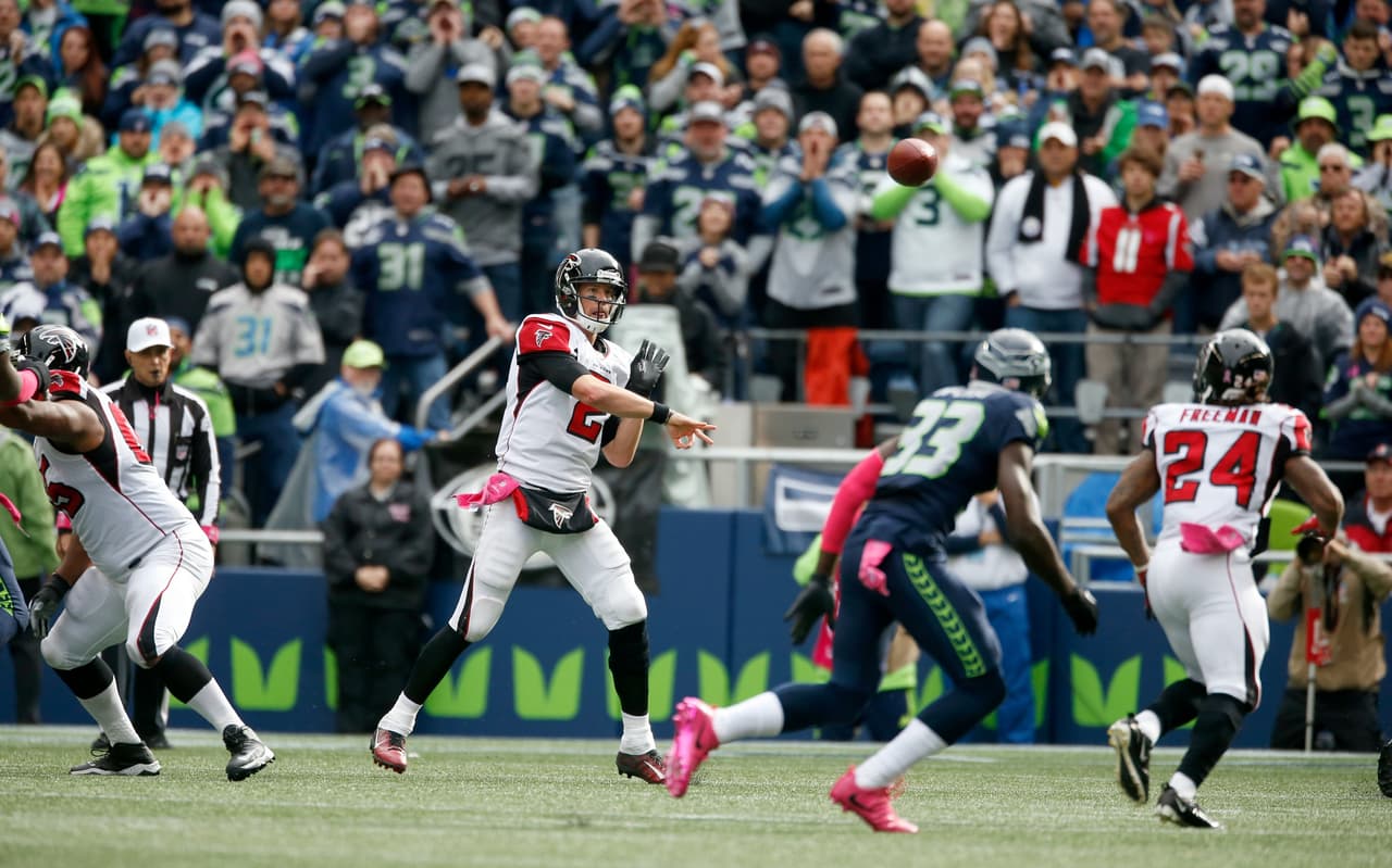 <i>Menciones honoríficas:</i>
<br>Willie Young, OLB – Chicago Bears: 3 tackleadas, provocó un balón suelto y dos capturas ante los Jaguars
<br>Avery Williamson, ILB – Tennessee Titans: Seis tackleads, 3 con asistencia y una captura ante los Browns.
<br>Marcus Mariota, QB – Tennessee Titans: Completó 17 de 24 pases para 284 yardas, tres pases de TD y una intercepción ante los Browns.
<br>Dee Ford, OLB – Kansas City Chiefs: Tuvo 4 tackleadas y una asistida, dos capturas y forzó un balón suelto ante los Radiers.
<br>Dak Prescott, QB – Dallas Cowboys: Completó 18 de 27 pases para 247 yardas, tres pases de TD y su primer pase interceptado ante los Packers.
<br>Matt Ryan, QB – Atlanta Falcons: Completó 27 de 42 pases para 335 yardas, tres pases de TD y un pase interceptado ante los Seahawks.
<br>Lamar Miller, RB – Houston Texans: 149 yardas en 24 acarreos y un touchdown por tierra ante los Colts.