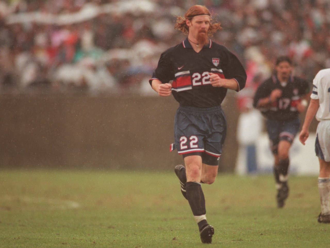 Alexi Lalas. Publicó tres discos de música country de 1994 a 1998. Ahora se desempeña como comentarista deportivo.