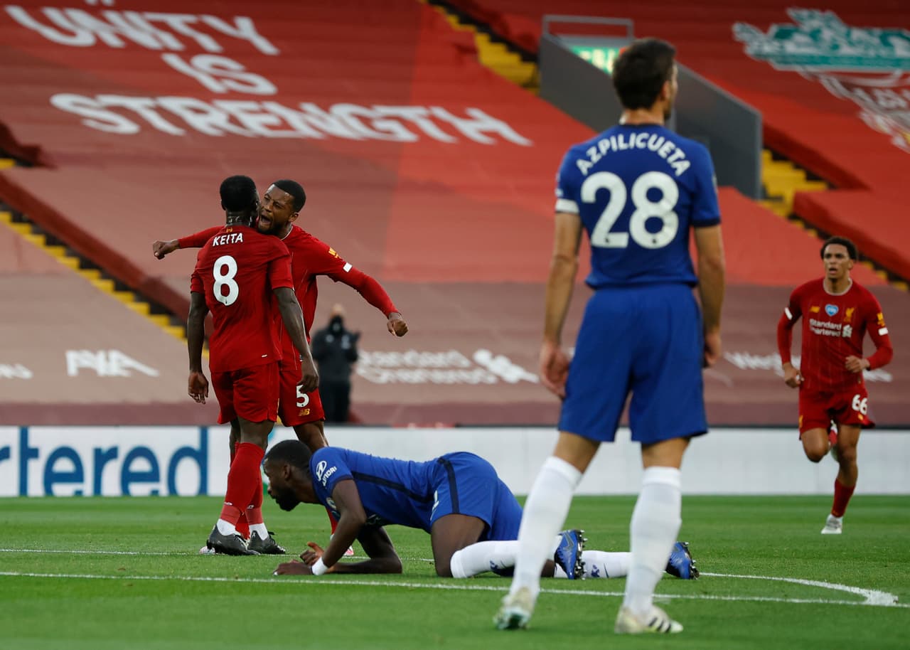 Liverpool 5-3 Chelsea | Keïta (23’), Alexander-Arnold (38’) y Wijnaldum (43’) hicieron los primeros tres tantos para los locales. Giroud (45+3’) hizo el descuento antes de finalizar la primera mitad.