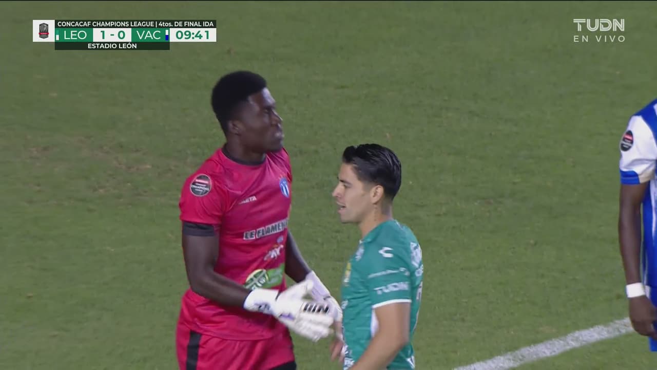 ¡Hace estremecer el travesaño! ‘Canelo’ Angulo a punto de un golazo