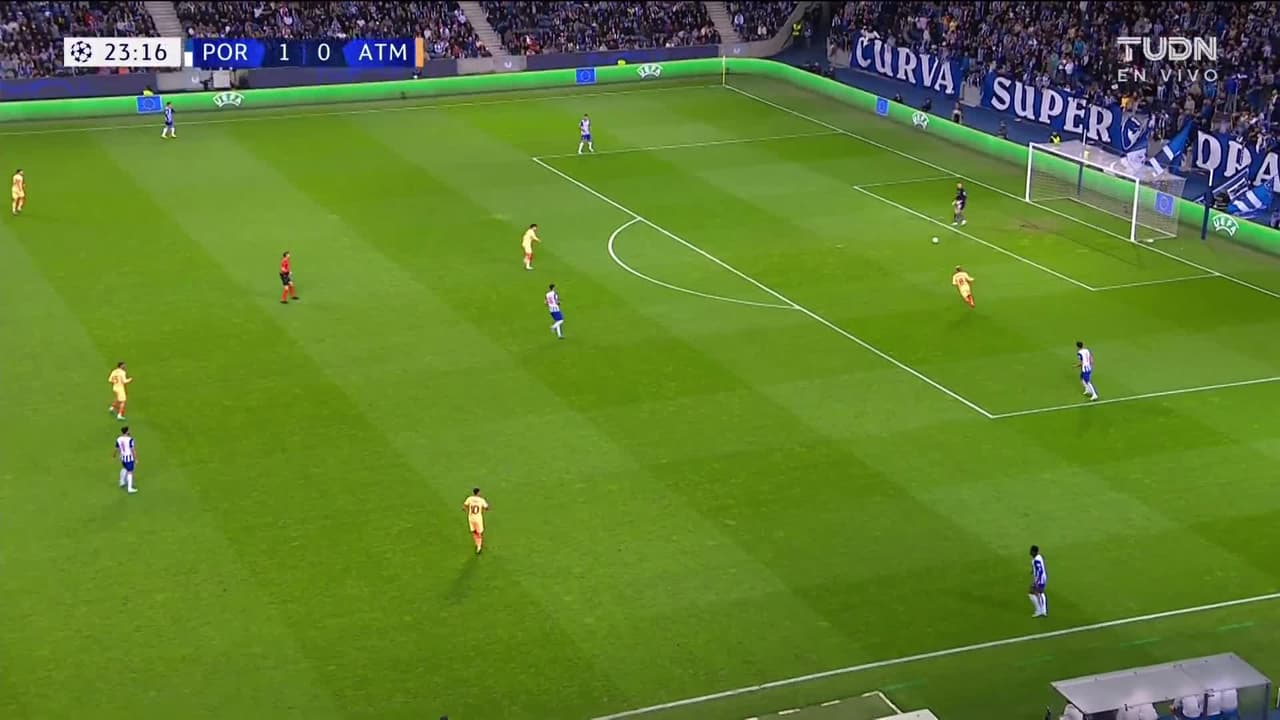 ¡GOL!  anota para FC Porto. Stephen Eustáquio