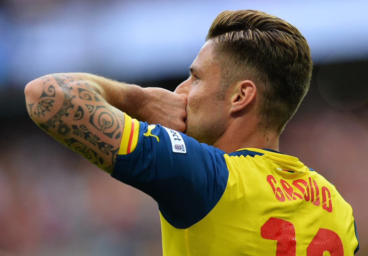 Los Gunners destrozaron al Aston Villa para alzar la Copa de Inglaterra.