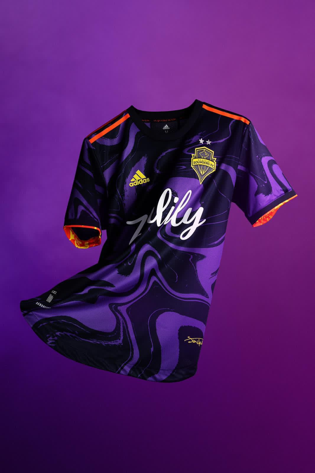 Seattle Sounders FC donará lo recaudado hasta 50 mil dólares en los 30 primeros días de venta de la 'Camiseta Jimi Hendrix' vendidas en locales Pro Shop y MLSstore.com a cinco organizaciones sin fines de lucro: The Jimi Hendrix Park Foundation, el Museum of Pop Culture (MoPOP), el Northwest African American Museum (NAAM), RAVE Foundation y la Tacoma Public Schools Indian Education Program.
<br>
<br>