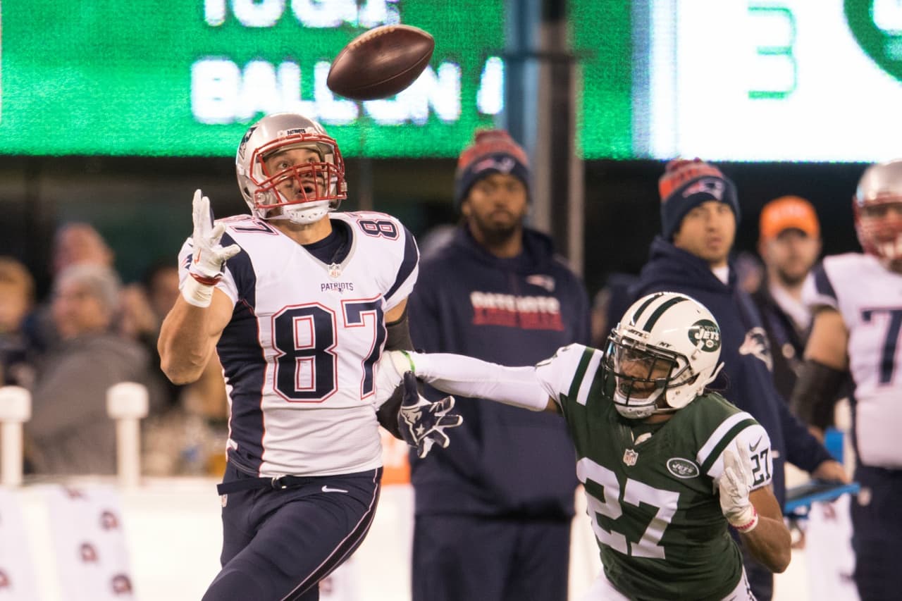 Considerado uno de los más grandes alas cerradas de la historia,
<b>Rob Gronkowski</b> ha sido uno de los receptores más confiables para Brady desde 2010. Tiene cuatro nominaciones al Pro Bowl y un anillo de Super Bowl. Su participación el próximo 5 de febrero está casi descartada por una lesión que lo tiene fuera del campo desde finales de noviembre.