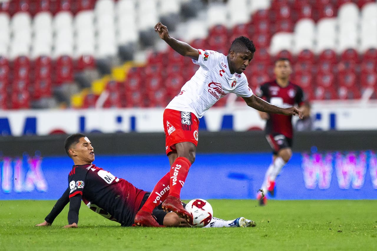 Con goles de Luciano Acosta y Javier Correa, Atlas gana y se queda con los puntos.