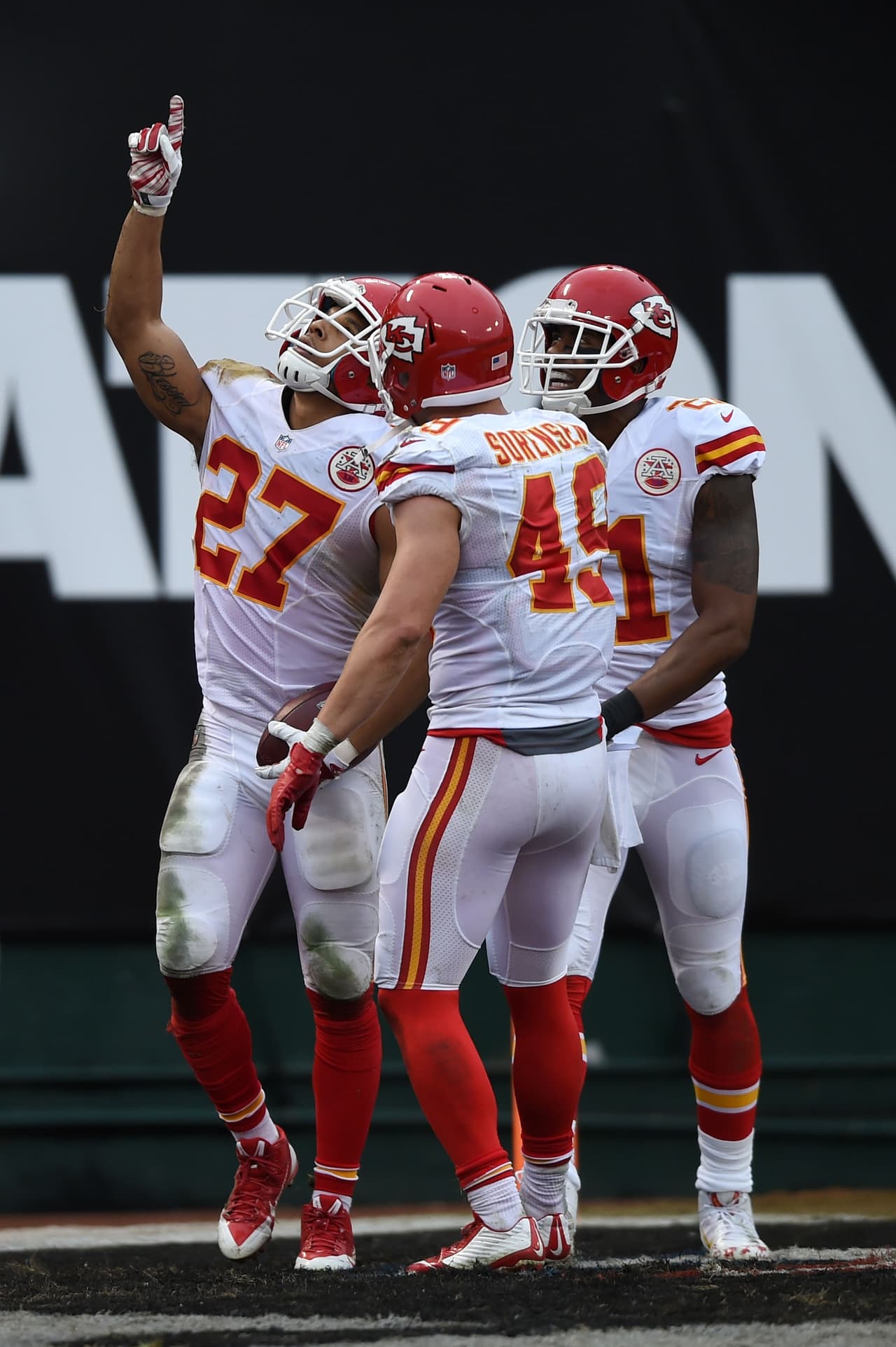 En su octava temporada egresado de Connecticut, esta es la primera vez que Branch es el Defensivo de la Semana y primera para un back defensivo de KC desde Brandon Flowers en el 2011.